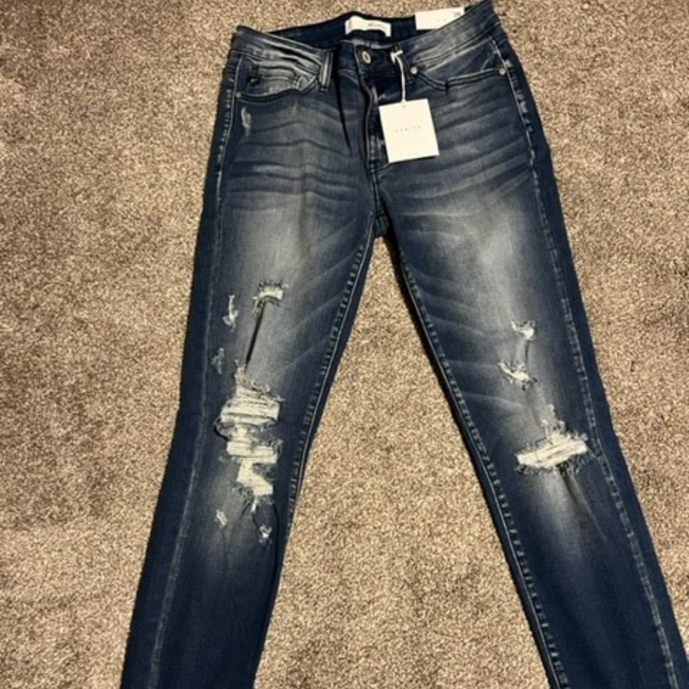 NWT Kancan Women's Jeans Size 9/28 30" inseam Distressed Cropped skinny jeans